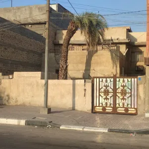 البيت للبيع قريب من الشارع العام (شارع الزبير) الرئيسي القريب من منطقة المهندسين وأيضاً دائرة صيانة