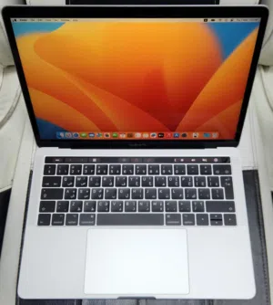 للبيع MacBook Pro i5 /13 inch/256GB ssd/8ram/تاتش بار كالجديد