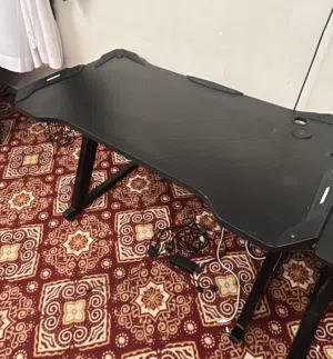 Gaming table for sale in good condition
