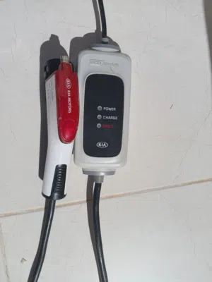 داش كام wi fi اصلي  شاحن سياره كهرباء  EV KIA اصلي منفاخ فورد الاصلي وارضيات نيرو وبعض الملحقات