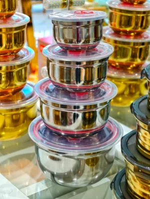 حوّلي روتين الطبخ لمتعة حقيقية مع أطقم الستانلس ستيل الذهبية الفاخرة