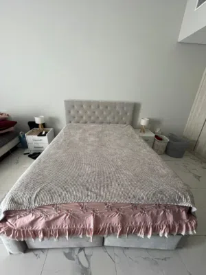 Queen bed with mattress and side - Like new