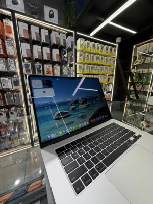 MacBook air m4  - 16 ram / 512 GB // ماك بوك اير ام 4  (16 / 512 )