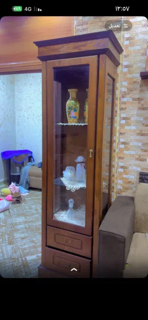 فضيه وطاولات غرفة ضيوف