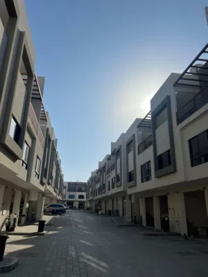 300 m2 3 Bedrooms Villa for Rent in Muscat Al-Hail