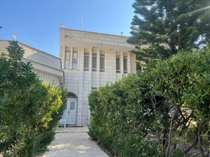 More than 6 bedrooms . 3 Bathrooms . 173 m20