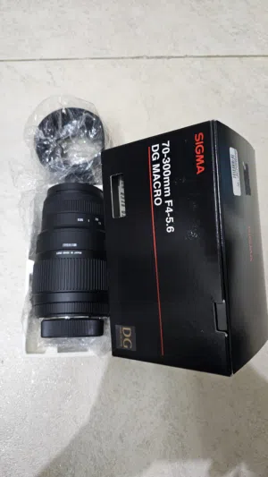 Sigma 70-300 F4-5.6 DG Macro lens Made in Japan