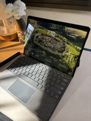 Microsoft surface Pro 8 - i7 Gen11 13” OLED touchscreen 16GBbRam 256GB and original windows 11