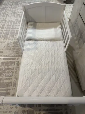 Jessie’s White Toddler Bed