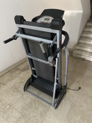 جهاز مشي كهربائي York Fitness - حالة جيدة - قابل للطي