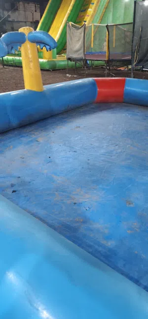 بركه ماء قوارب