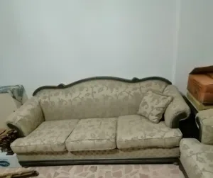 طقم كنب كلاسيكي مع طاولات
