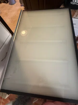طاوله هندسه مضيئه قابله للتفاوض بحاله جيده جدا استعمال بسيط