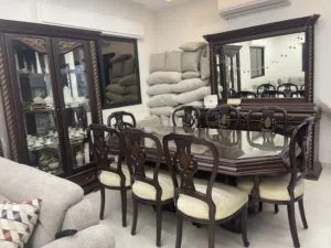 غرفة سفرة بحالة ممتازة