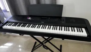 Piano digital DGX-670B yamaha with stand from Thomsun بيانو ياماها