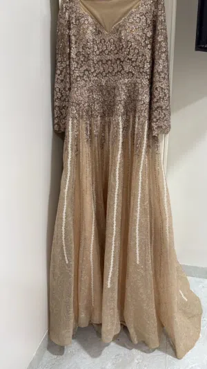 فستان سهره وفستان خطوبه جميل جدآ تم شرائه واستخدامه مره واحده فقط الفاتح ب20ريال والغامق ب25