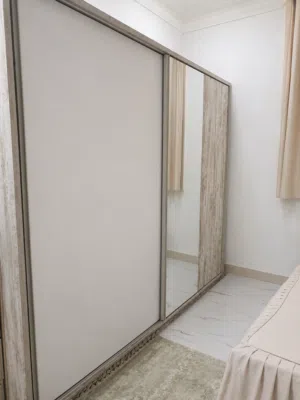 غرفة نوم كاملة نضيفة استعمال خفيف