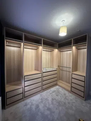 Custom Fabricated Walk-In Closets – Made to Order خزائن ملابس فاخرة حسب الطلب – تصميم مخصص