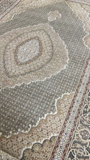 سجاد تركي بحالة ممتازة