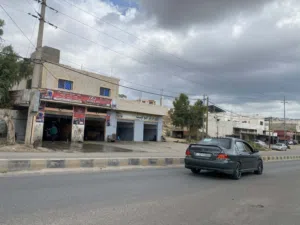 للبيع مخازن تجارية على الشارع الرئيسي