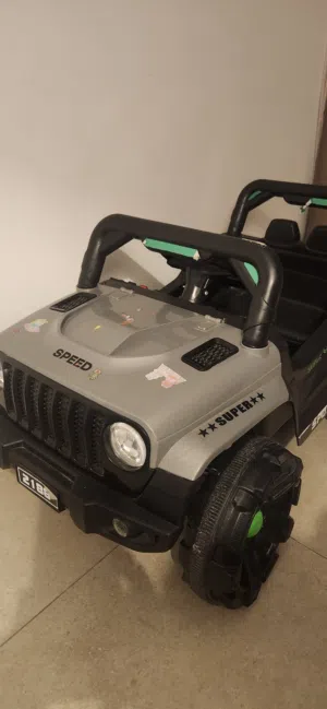 Toy jeep with charger for kids