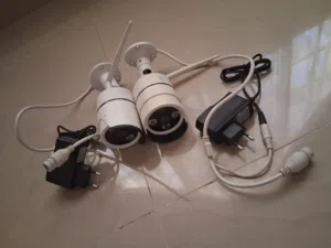 كامرتين و مودمين وأغراضة معه