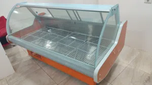 ثلاجة عرض لحوم