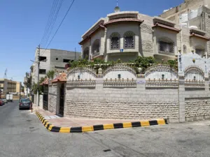 240 m2 More than 6 bedrooms Villa for Sale in Amman Jabal Al-Taj
