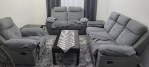 طقم كنب ريكلاينر مع طاولات بحالة جيده