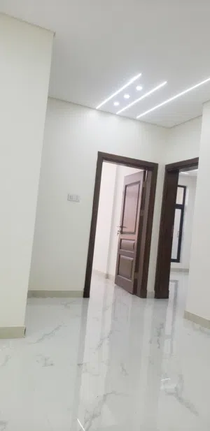 شقق للبيع في صنعاء تقسيط وكاش جاهزه للسكن تبدأ الأسعار من 60 الف دولار وفوق كله على حسب مساحة الشقه