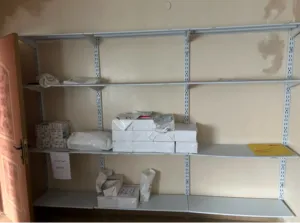 رفوف جاهزه استعمال بسيط جدا (البيع بسبب السفر)