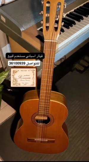 قيتار اسباني مستخدم للبيع