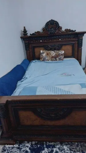 سرير لوح أصلي