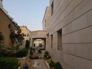 960 m2 5 Bedrooms Villa for Sale in Amman Dabouq