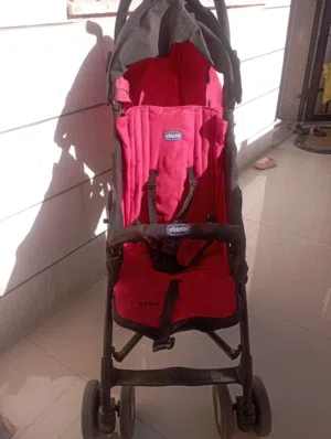 عربايه اطفال نوع CHICCO الاصلي بحاله جيده جدا مناسبه من عمر ٱشهر إلى عمر 5 سنوات تقريبا