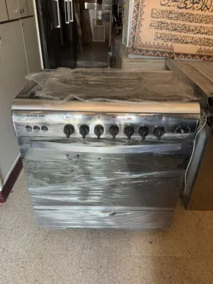 Universal Cooking Range (فرن غاز نظيف ممتاز شغل