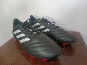 حذاء رياضي adidas أصابع