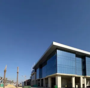 مكتب للبيع فرصة قوية للاستثمار في التسعين الجنوبي بالتجمع الخامس مقدم 10% والباقي على 5 سنين