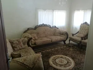 للبيع طقم كنب غرفة جلوس / طقم كنب غرفة ضيوف / مكتب / مكتبة / طاولة سفرة / سجاد /