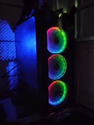 كيس Asus جيمنق فارغ مع 3 مراوح RGB للبيع مستعمل