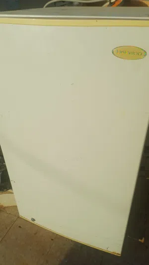 ثلاجة دايو استعمال نظيف فيها تسريب بالغاز البيع على السوم   ملاحظة الثلاجة شغالة و الكمبراسور شغال