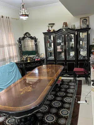 بوفيه وقنصل وطاولة طعام dinner table