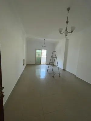 ٣ غرف نوم . غير مفروشة . سنوي0