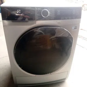 للبيع نشّافة Electrolux PerfectCare 800 – Heat Pump – 9Kg