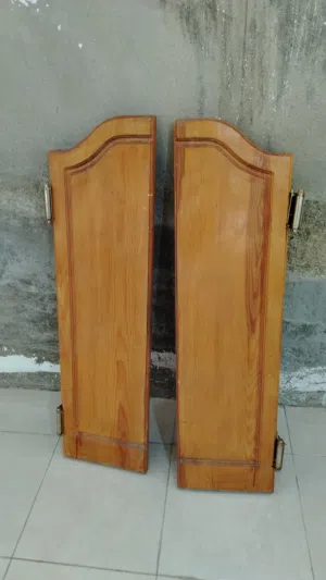 باب مطعم رداد خشب