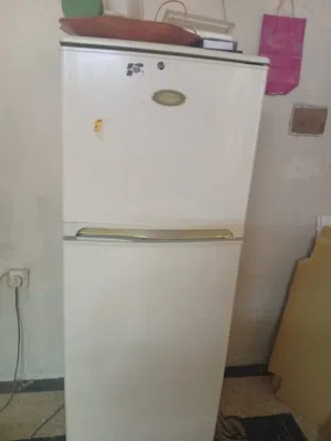 ثلاجة للبيع وطباخة