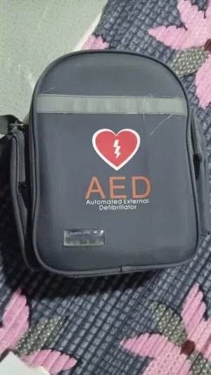 جهاز AED (مزيل الرجفان القلبي الالكتورني)
