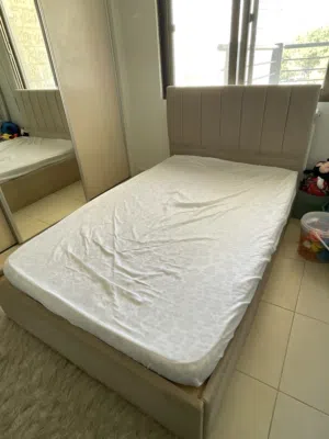 تخت مفرد ونص للبيع