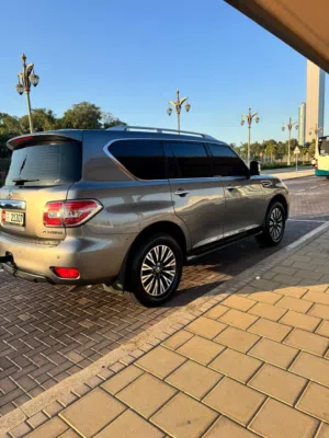 نيسان بلاتنيوم للبيع قمه في النظافه