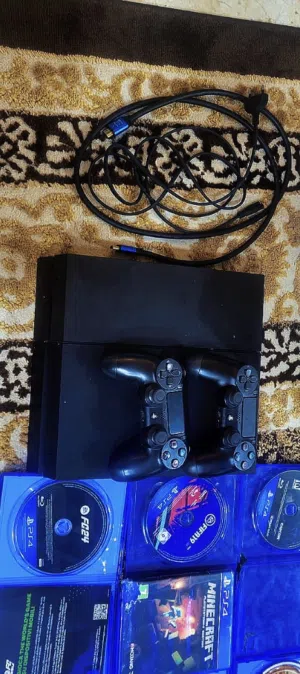 بليستيشن 4 للبيع ممتاز + مهكر